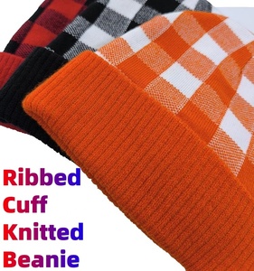 หมวกบีนนี่ถักแบบหนาของนักออกแบบที่หรูหราหมวกฤดูหนาวแบบปรับแต่งได้สำหรับทุกเพศกระดุมข้อมือเสื้อสีดำสีขาวสีส้มลายตารางหมากรุก - Product Image 4