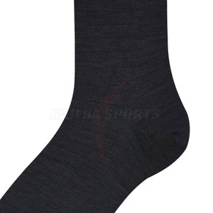 Calcetines de hombre de algodón puro personalizados de alta calidad para la temporada de primavera Características antideslizantes informales - Product Image 5