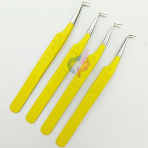 Pinzas de pestañas de 90 grados delgadas de acero inoxidable con mango de corazón de Color amarillo con logotipo personalizado para un agarre perfecto - Product Image 4
