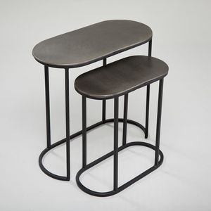 โต๊ะถาดทองเหลืองโบราณทรงมนพร้อมด้านบนแกะสลักอย่างมีศิลปะและขาสีดำเพรียวบางสำหรับตกแต่งบ้านที่ทันสมัยหรูหรา - Product Image 5