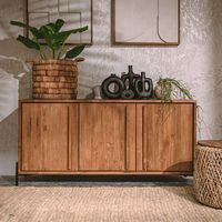 Buffet industriel 4 portes style farmhouse, pieds en fer thermolaqué noir, bois de manguier écologique, pour bar à domicile et rangement de cuisine