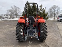 Tractor Kubota M5660SUHD 2023 4WD con Motor, Caja de Cambios, Bomba y Todos los Implementos, Certificado CE, 4 Horas de Uso, en Venta