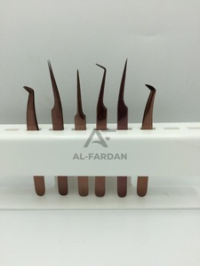 Pince à cils en acier inoxydable massif de haute qualité, avec logo personnalisé, marque AL FARDAN, finition or rose et diamant. - Product Image 5