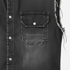 Chemise en jean noire sans manches pour homme, coupe slim, effet vieilli, bords bruts, style décontracté, avec double poches, personnalisable OEM - Product Image 4