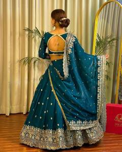 Elegante Salwar Kameez LEHENGA de Satén con Bordado Multidiseño para Bodas Indias/Pakistaníes, Corte Entallado, Listo para Usar - Product Image 6