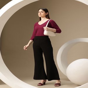 Top de mujer con cuello en V de alta calidad con adornos de borlas de botón de encaje, ropa de calle de longitud corta con tela tejida de manga larga - Product Image 4