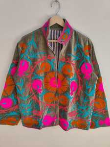 Veste en velours Suzani, style bohème, brodée de fleurs, veste tribale ouzbek artisanale, vêtement extérieur artistique - Product Image 2