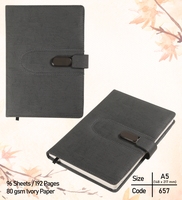 Carnet de notes A5 en bois avec fermeture élastique Journal personnalisé A5 en cuir à couverture rigide disponible au meilleur prix