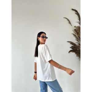 T-shirt en jersey 100% coton respirant et orné de strass étincelants - Product Image 1