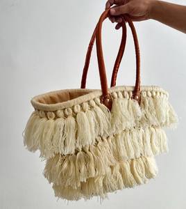 Sac fourre-tout en paille marocaine avec pompons - Product Image 3