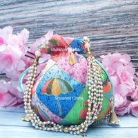 Sacs potli indiens multicolores faits à la main avec poignée de perles pour femme Sacs de retour de mariage Cadeaux de mariage Beaux sacs à main