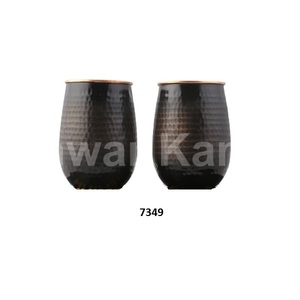 Ensemble de 2 grands chopes à bière en acier inoxydable véritable et solide martelé, design moderne et écologique, eau potable, boissons froides, affaires - Product Image 1