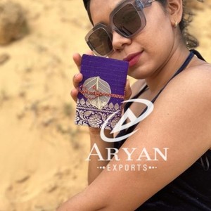 Nouveau véritable fait à la main Banarasi Sari tissu fil sécurisé fermeture Journal Vintage vibrant coloré couverture non doublé feuille recyclée journal - Product Image 1