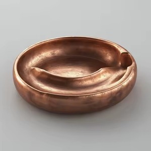 Cenicero de Latón Elegante con Superficie Lisa y Brillo Dorado para Decoración Moderna de Mesa de Hogar y Oficina - Product Image 3