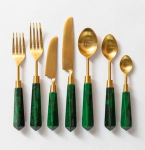 Juego de cubiertos de metal con mango acrílico y acabado dorado para hoteles y restaurantes - Product Image 4