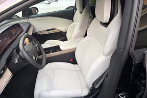 Sedán Gravity Grand Touring 2024 Recién Detallado, 828 Caballos de Fuerza, Motor Dual, Tracción en las Cuatro Ruedas, Automático, Volante a la Izquierda, Cuero, R18, 5 Asientos - Product Image 5