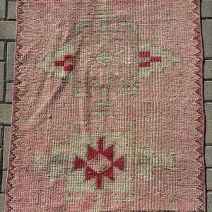 Alfombra Turca Vintage, Alfombra de 3x11.5 pies, Alfombra Roja con Estampado Animal - Product Image 5