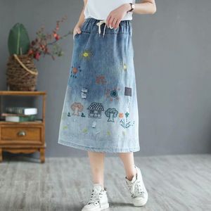 Jupe midi trapèze en jean pour femme, brodée à la main, patchwork, coupe décontractée, en coton délavé, style printemps - Product Image 4