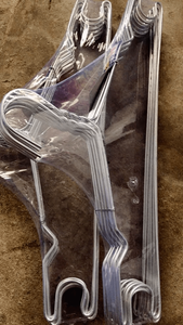 Les cintres de vêtements de Wooup offrent une solution optimale pour organiser les vêtements, parfaits pour chaque famille. - Product Image 5