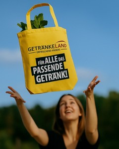 ถุงผ้าคอตตอนสีเหลืองพิมพ์ลายมีสไตล์กระเป๋าเป็นมิตรกับสิ่งแวดล้อมพร้อมที่จับถุงช้อปปิ้งผ้าแบบนำกลับมาใช้ใหม่โลโก้ได้ตามต้องการ - Product Image 1