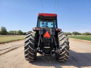 รถแทรกเตอร์ IH สำหรับขาย 90 แรงม้า ดีเซล สำหรับงานเกษตร ขับเคลื่อน 4 ล้อ พร้อมที่ตักด้านหน้า ระบบเกียร์ขับเคลื่อนด้วยเครื่องยนต์ ให้ผลผลิตสูง - Product Image 1
