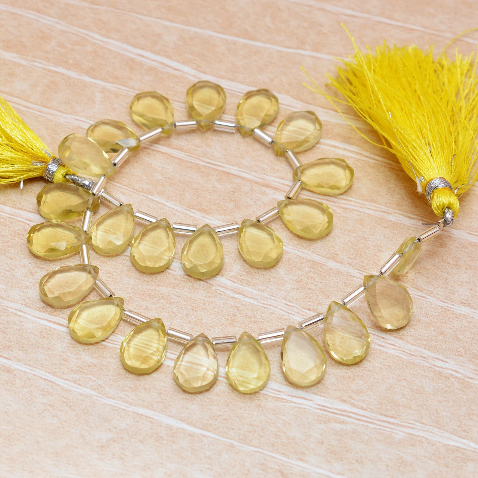 สีเหลือง