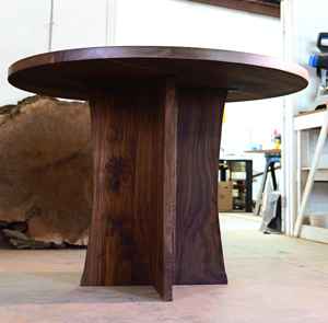 Table ronde en bois massif de noyer sur mesure, base en piédestal faite à la main, meubles en bois de luxe pour salon, espace salle à manger, moderne - Product Image 4