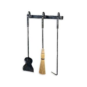 Ensemble d'outils de feu durables en fer forgé avec support, pelle à poker et brosse, idéal pour les cheminées intérieures ou les poêles à bois - Product Image 1