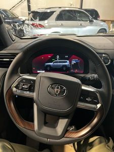 รถยนต์มือสองสุดหรู ปี 2025 แลนด์ ครุยเซอร์ สีดำ 7 ที่นั่ง 3300 ซีซี รถ SUV ออฟโรด 4x4 พร้อมเซ็นเซอร์ฝน สีดำ 309 แรงม้า เกียร์อัตโนมัติ ดีเซล พร้อมใช้งาน - Product Image 2