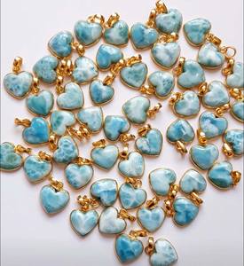 Dernière arrivée pendentif Larimar lisse en forme de coeur 15 mm de taille argent plaqué or pendentif de réglage de lunette pour cadeau d'anniversaire - Product Image 1