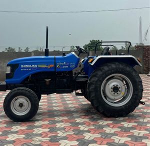 Tracteur à roues Sonalika Di-750III RX 2WD d'occasion 2022, composants principaux comprenant le moteur et la boîte de vitesses - Product Image 2