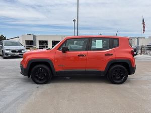 Jeep Renegade Sport 2015, 4WD, Tamaño de Neumáticos R17, Caja de Cambios Automática, Asientos de Cuero, Cámara Trasera, Techo de Aleación de Aluminio, Gasolina/Eléctrico Oscuro, 4L - Product Image 4
