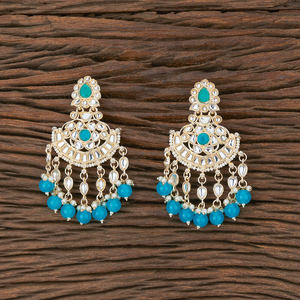 Boucle d'oreille en perles classiques Indo Western avec placage à l'or 110081 grossistes de bijoux faits à la main en Inde - Product Image 5