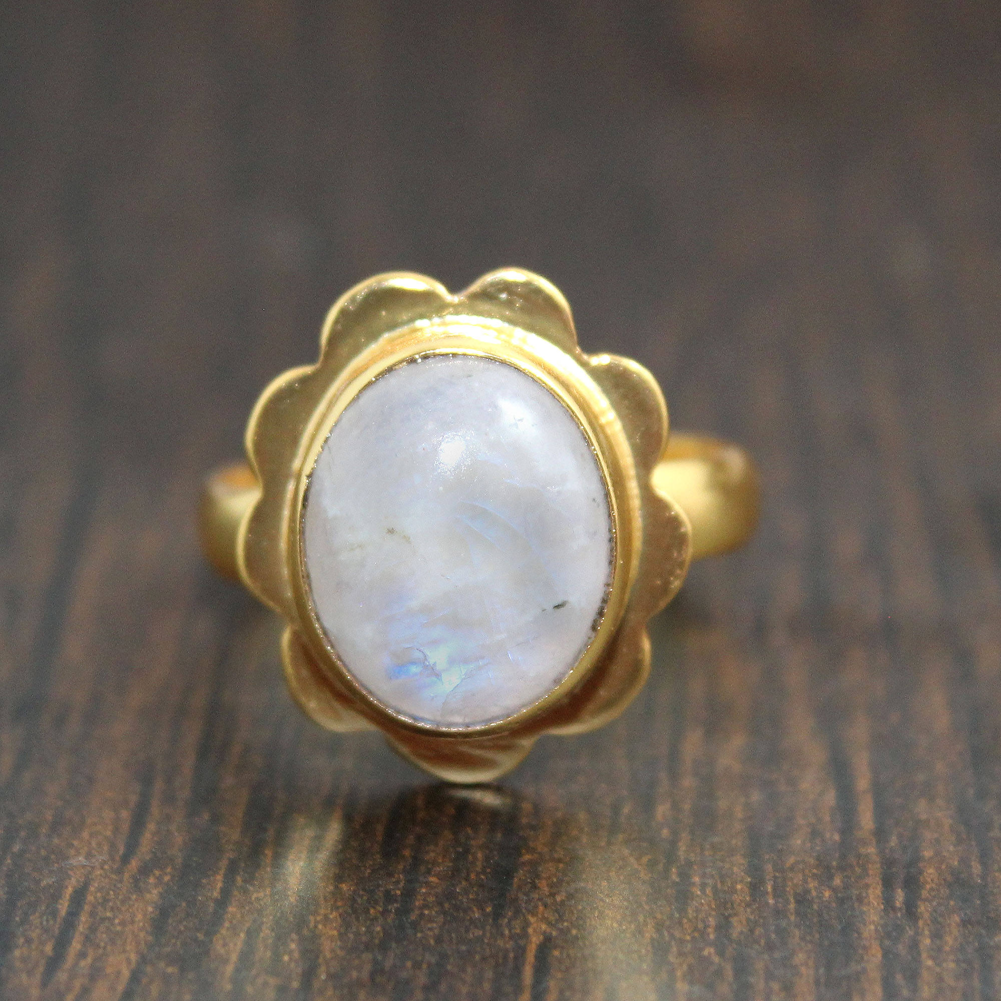 มูนสโตนสีขาว