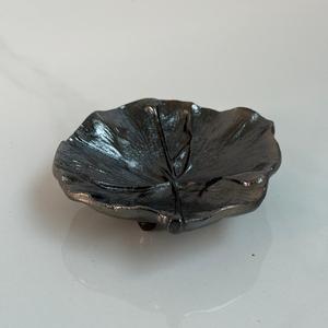 Bol en aluminium fait main classique et luxueux en forme de feuille pour fruits secs, utilisation de mariage, utilisation de fête, au prix le plus bas en Inde - Product Image 5