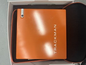 Promotion de vente pour le moniteur/simulateur double écran TrackMan 4 authentique - Product Image 1