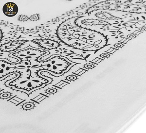 Vente en gros de bandanas de qualité supérieure carrés géométriques avec fenêtres bandanas avec écharpe d'impression personnalisée - Product Image 5