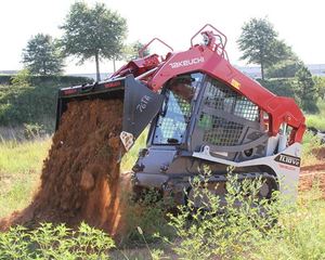 ขายรถตักตีนตะขาบ Takeuchi TL10V2 พร้อมกำลังยก 2522 ปอนด์ เครื่องยนต์ 74 แรงม้า และดีไซน์แขนยกแนวตั้ง - Product Image 5