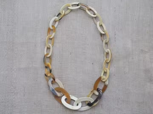 Crescent Crafts Collier en corne de buffle pour femme Chaîne de haute qualité avec bijoux de mode naturels en forme de papillon - Product Image 2