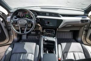 Audi e-tron Quattro Chronos Edition 2022, double moteur, transmission intégrale, très bien équipée, peu modifiée - Product Image 2