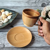 Meilleur prix tasse et tasse en bois bicolores du fournisseur vietnamien ensemble de tasses à boire en acacia drôle en gros