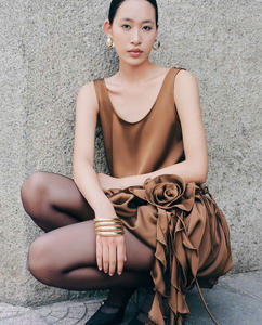 Robe de Soirée Marron Caramel Elégante Rose 3D Design Audacieuse et Sophistiquée Made in Vietnam - Product Image 2