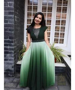 สวยมากและดีไซเนอร์ปาร์ตี้สวมเสื้อเย็บปักถักร้อยสุภาพสตรีอินเดียผู้หญิงเย็บสําเร็จรูปราคาต่ําขายส่งซูราษี - Product Image 3