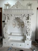 Temple hindou en marbre blanc pur, sculpté à la main, de forme Taj Mahal moderne, conçu sur mesure pour la salle de prière domestique, espace de Puja intérieur durable et idéal.