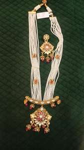 Élégant collier en pierre Kundan en laiton léger avec gouttes de perles pour les mariages et les occasions ethniques Idée cadeau parfaite - Product Image 5