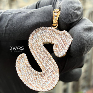 Pendentif Lettre Initiale Personnalisée Entièrement Sertie de Moissanite D-VARS, Plaqué Or 18K, Bijou Hip-Hop de Luxe pour Rappeur, en Argent 925 - Product Image 3