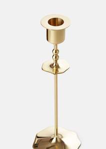 Explore los candelabros minimalistas de alambre dorado que encajan perfectamente en interiores contemporáneos y Decoración elegante para el hogar - Product Image 2