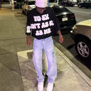 Camiseta de algodón 100% con etiqueta personalizada, camiseta de peso pesado, parche bordado desgastado, camiseta recortada con diamantes de imitación para hombre - Product Image 5