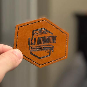 Parche personalizado de polipiel con su logotipo, cualquier diseño, Parche personalizado para planchar, Parches personalizados de polipiel de marca de alta calidad - Product Image 1