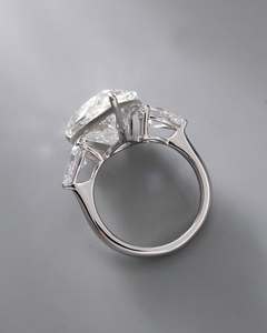Bague en moissanite de 5 carats à trois pierres en forme de poire, argent sterling 925, luxe unique pour les femmes, vente directe d'usine - Product Image 3